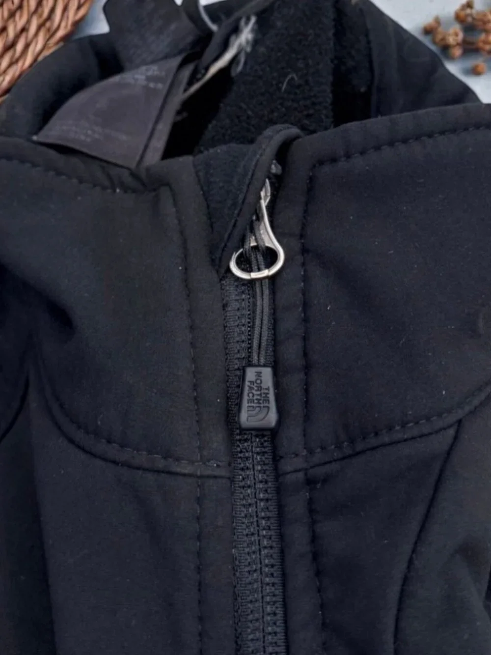 The North Face Women's Size Medium TNF Apex Softshell Black Jacket